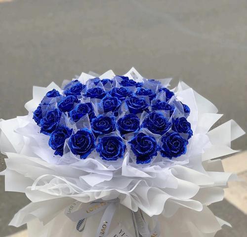 蓝色玫瑰花代表什么含义？蓝色玫瑰的花语是什么？